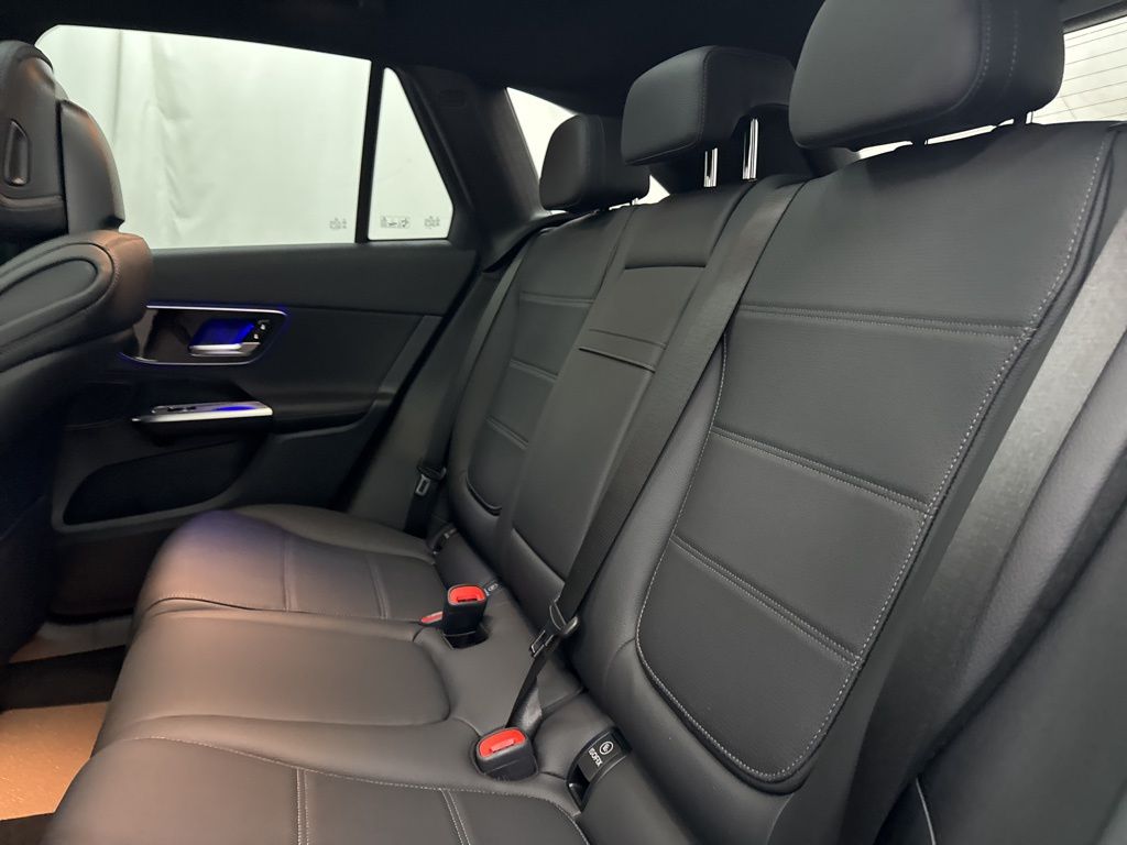 2026 Mercedes Benz GLC 300 photo 13