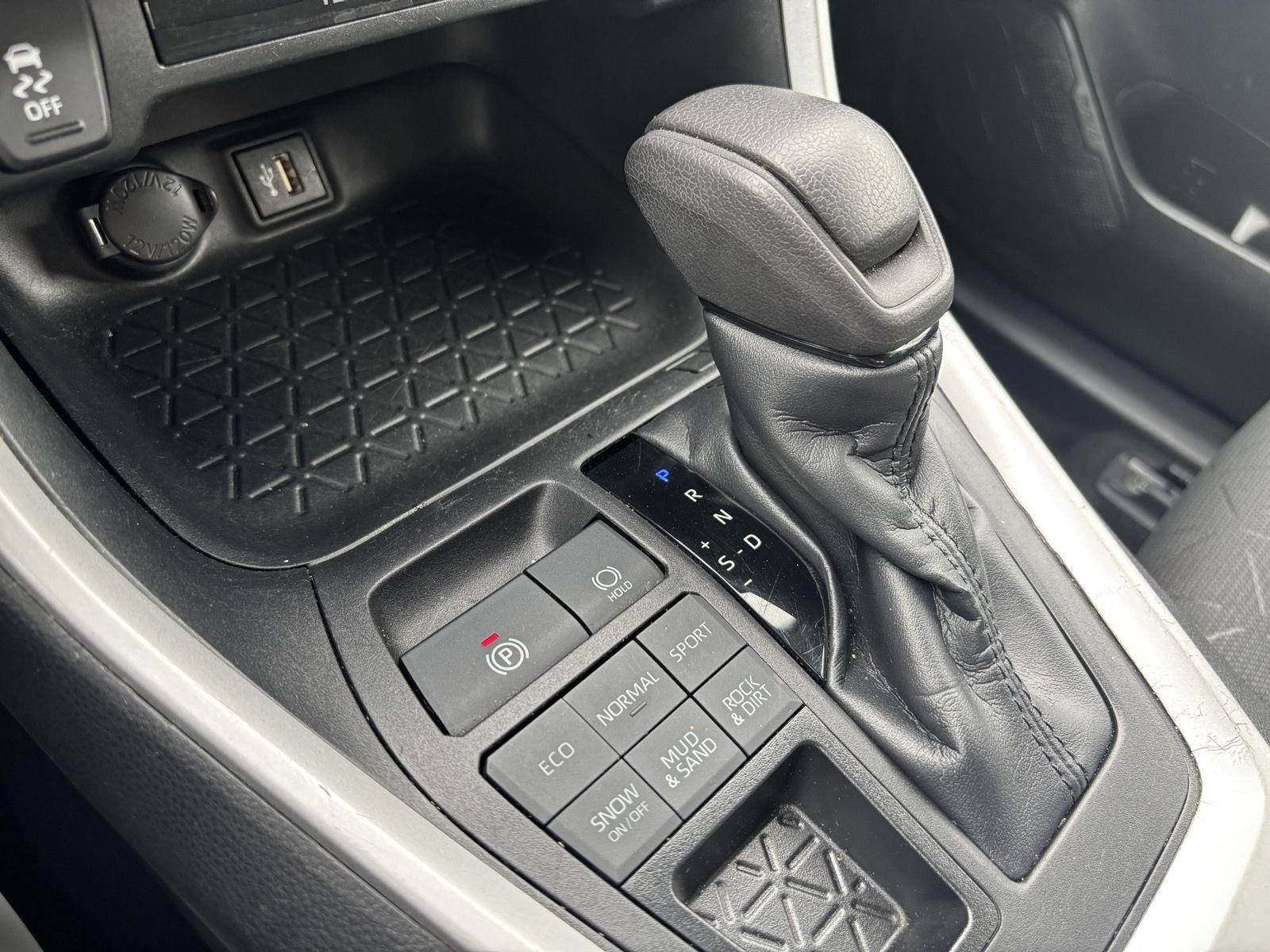 2023 Toyota RAV4 XLE photo 27
