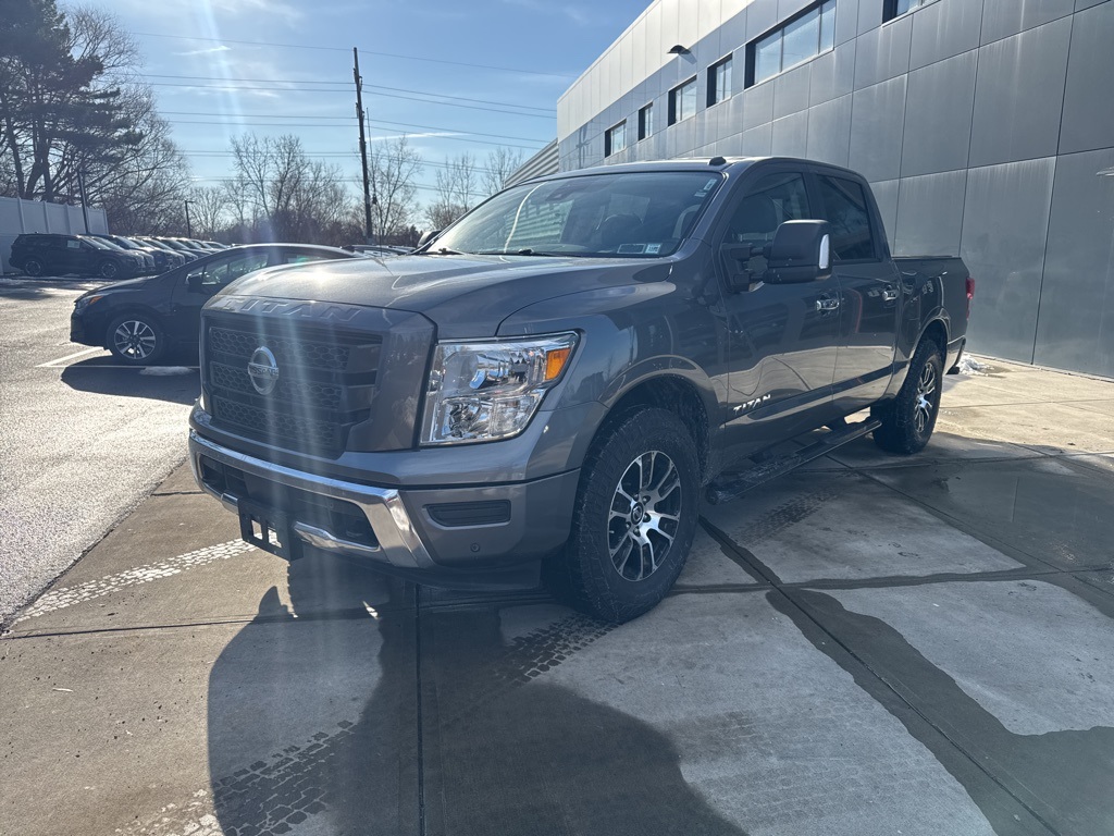 2021 Nissan Titan SV's photo