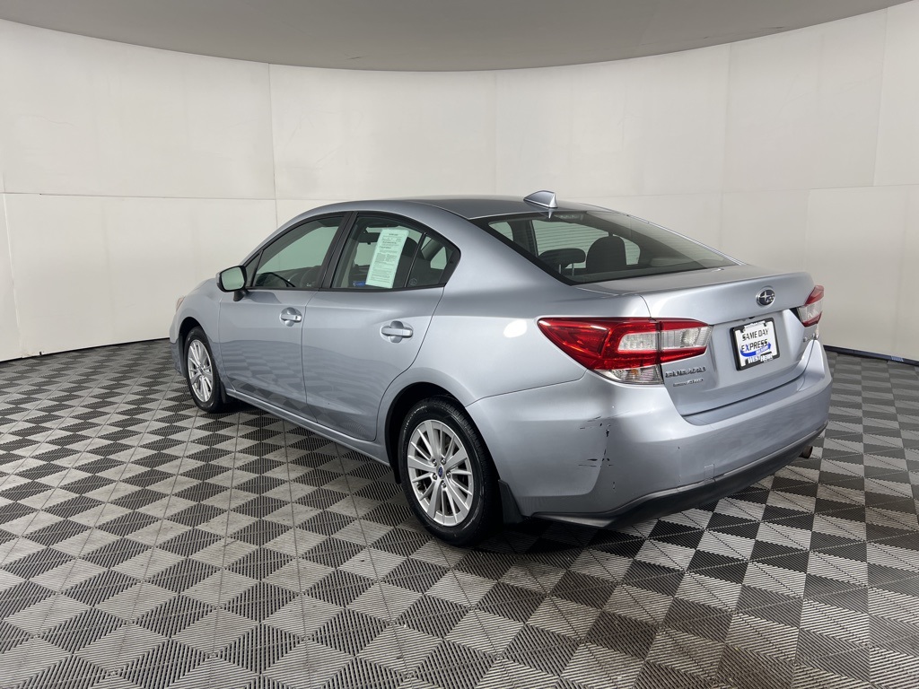 2018 Subaru Impreza 2.0i Premium photo 3