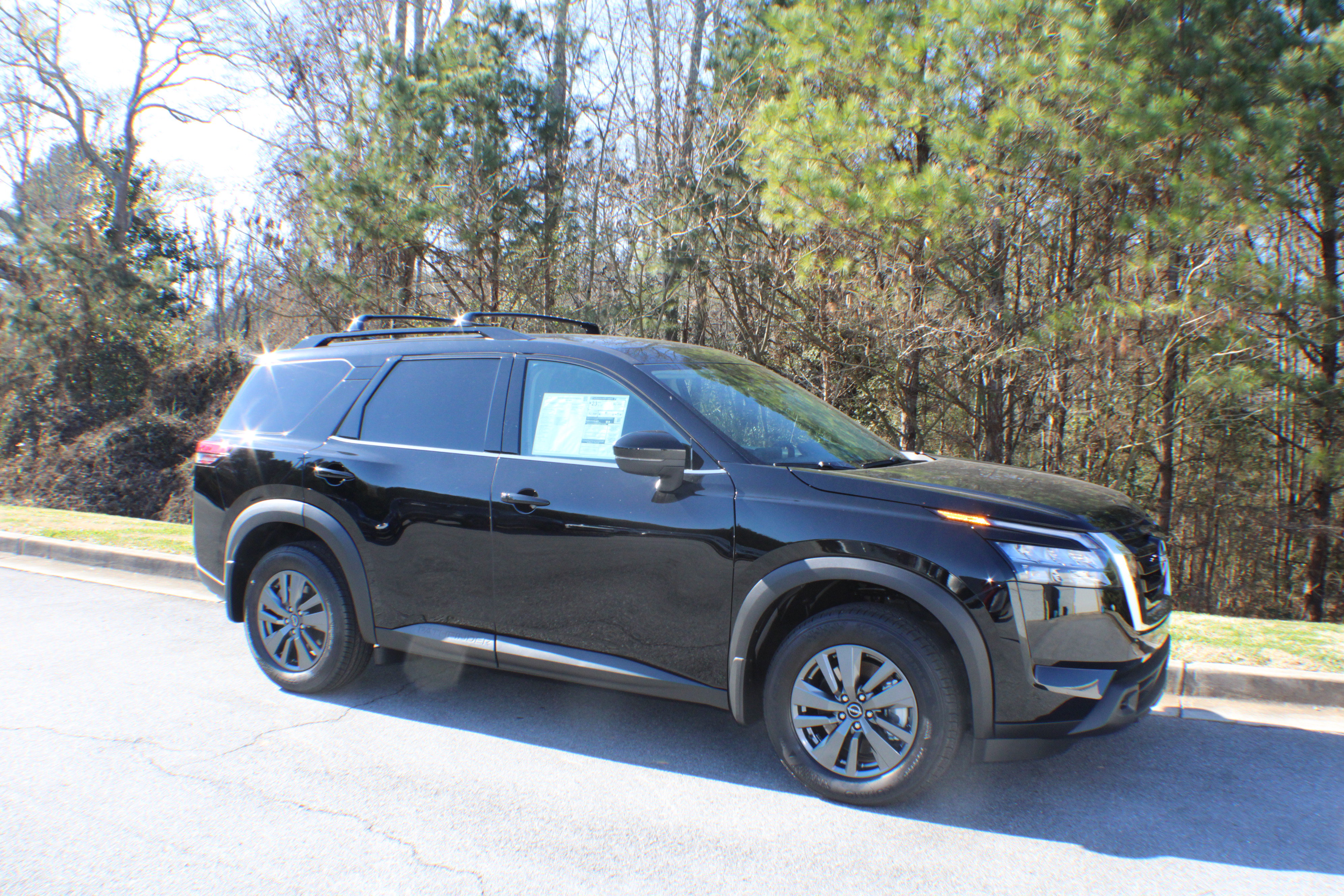 2025 Nissan Pathfinder SV's photo