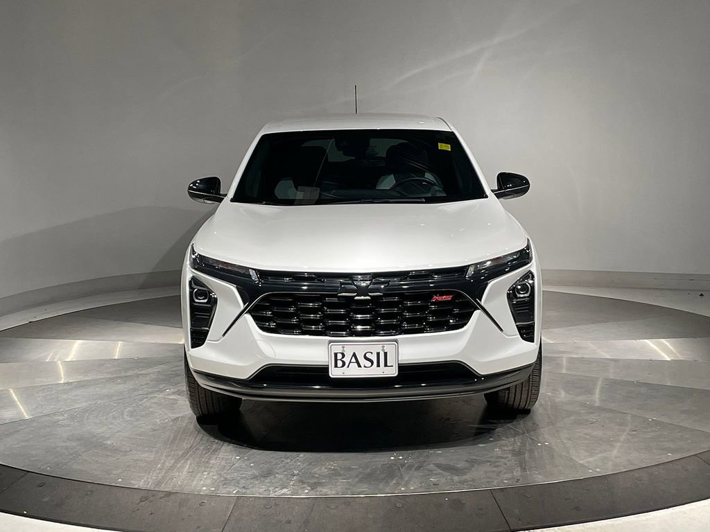 2024 Chevrolet Trax photo 2