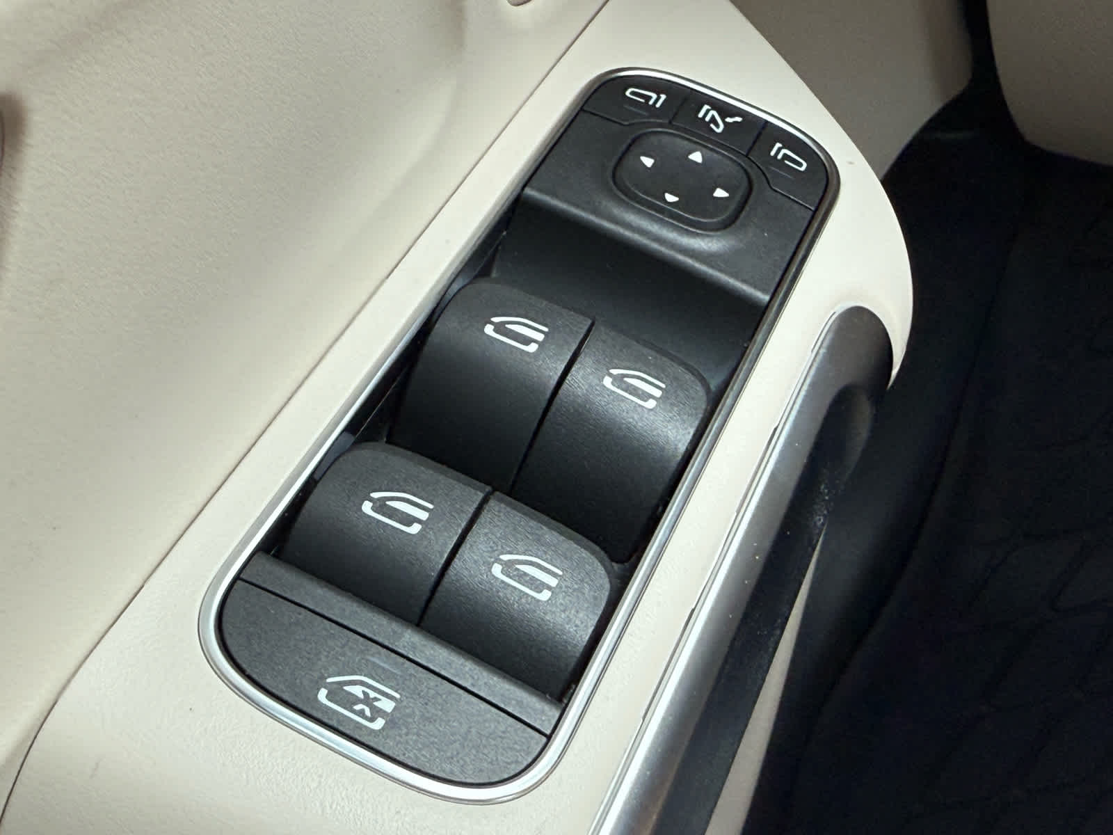 2026 Mercedes Benz GLB 250 4MATIC photo 21
