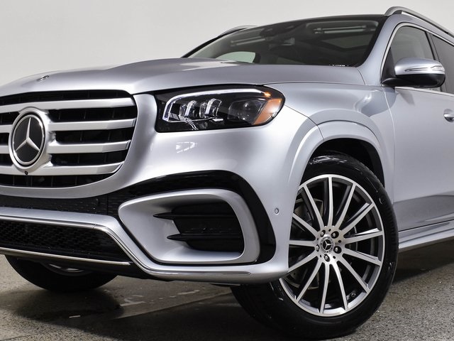 2025 Mercedes Benz GLS 450 4MATIC photo 3