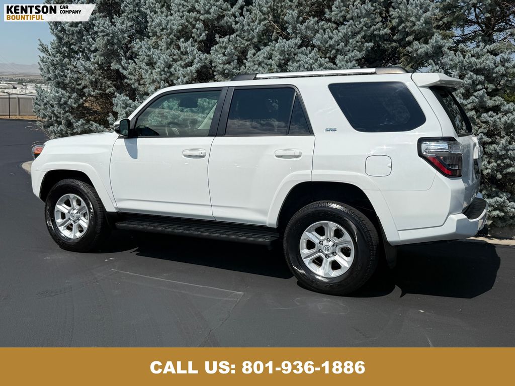2024 Toyota 4Runner SR5 Premium photo 4