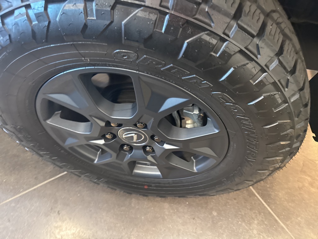 2025 Lexus GX 550 Overtrail photo 2