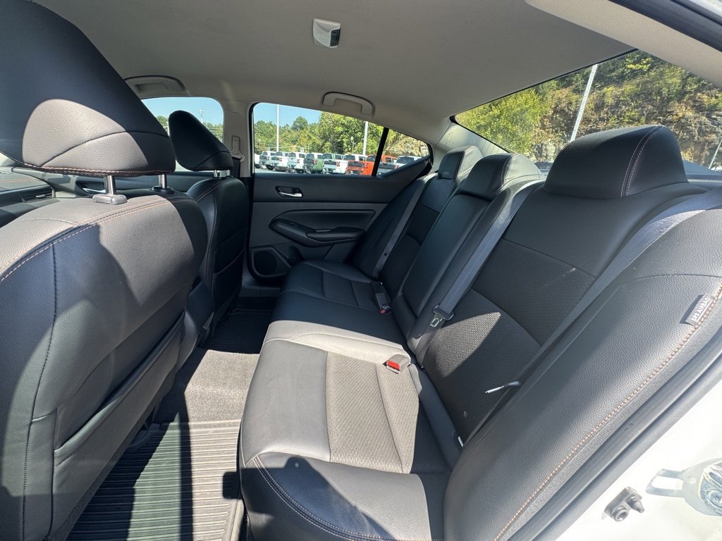 2021 Nissan Altima 2.5 SR photo 13