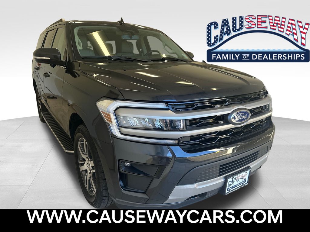 2023 Ford Expedition XLT's photo