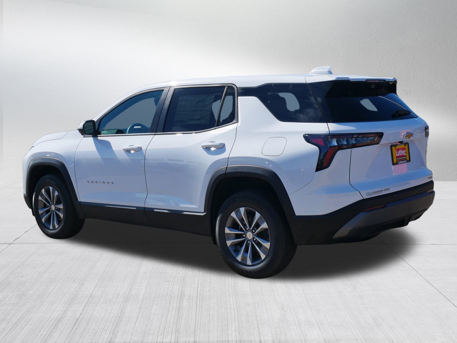2026 Chevrolet Equinox LT photo 2