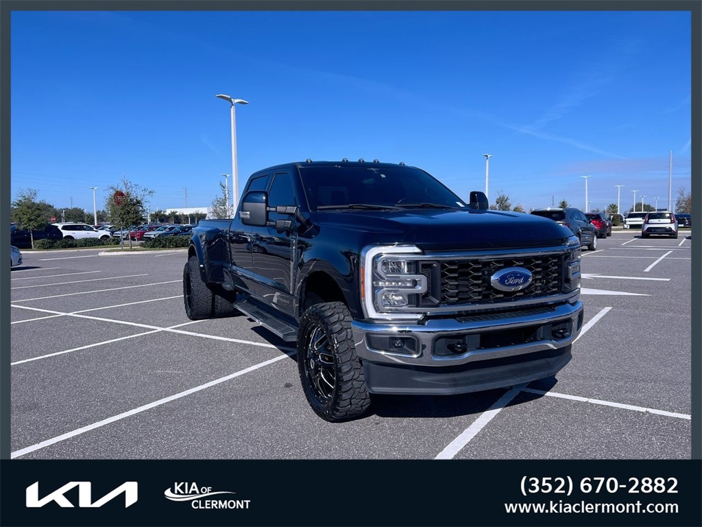 2023 Ford F-350 Super Duty Lariat's photo
