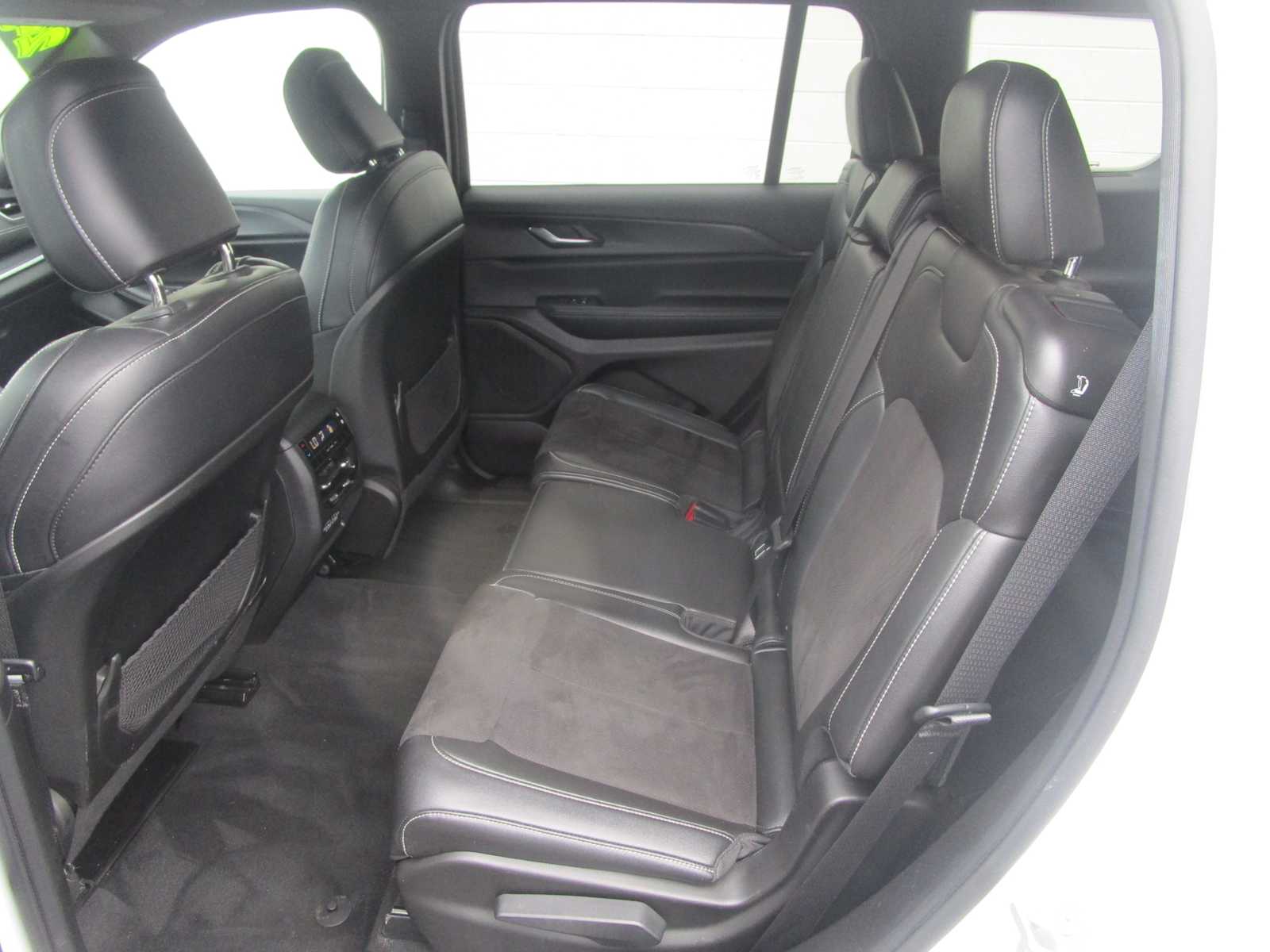 2024 Jeep Grand Cherokee Laredo photo 5