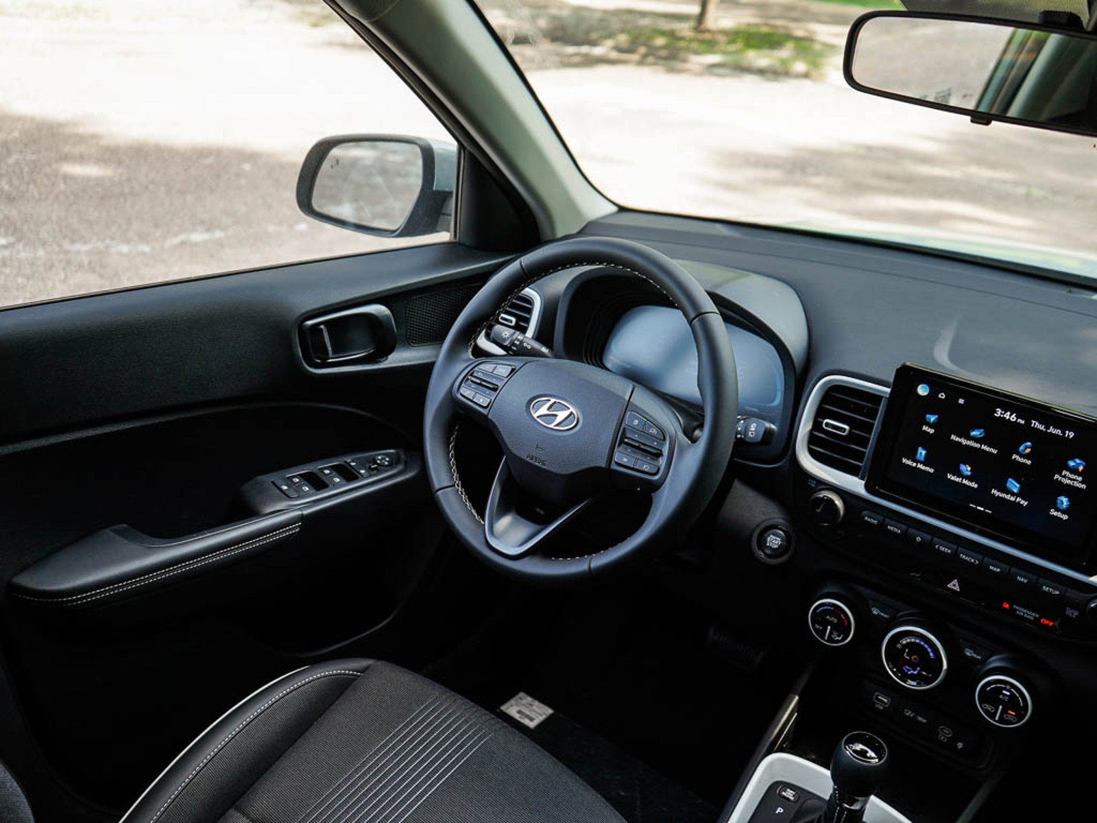 2025 Hyundai Venue Limited photo 11