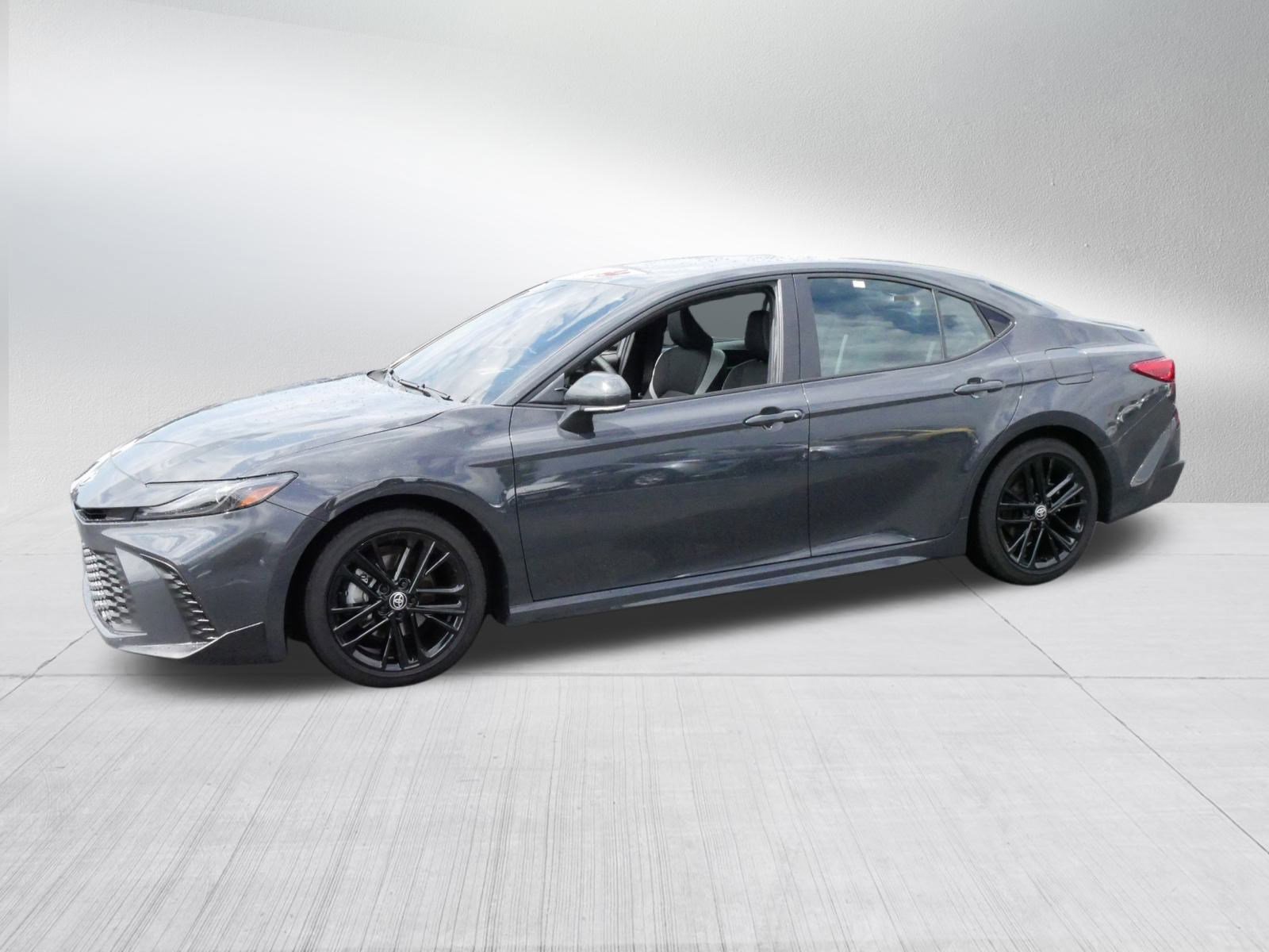 2025 Toyota Camry SE photo 3