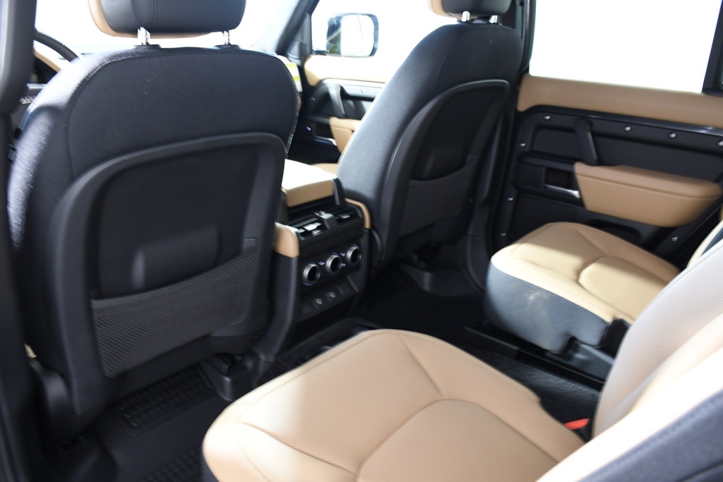 2025 Land Rover Defender 130 V8 photo 23