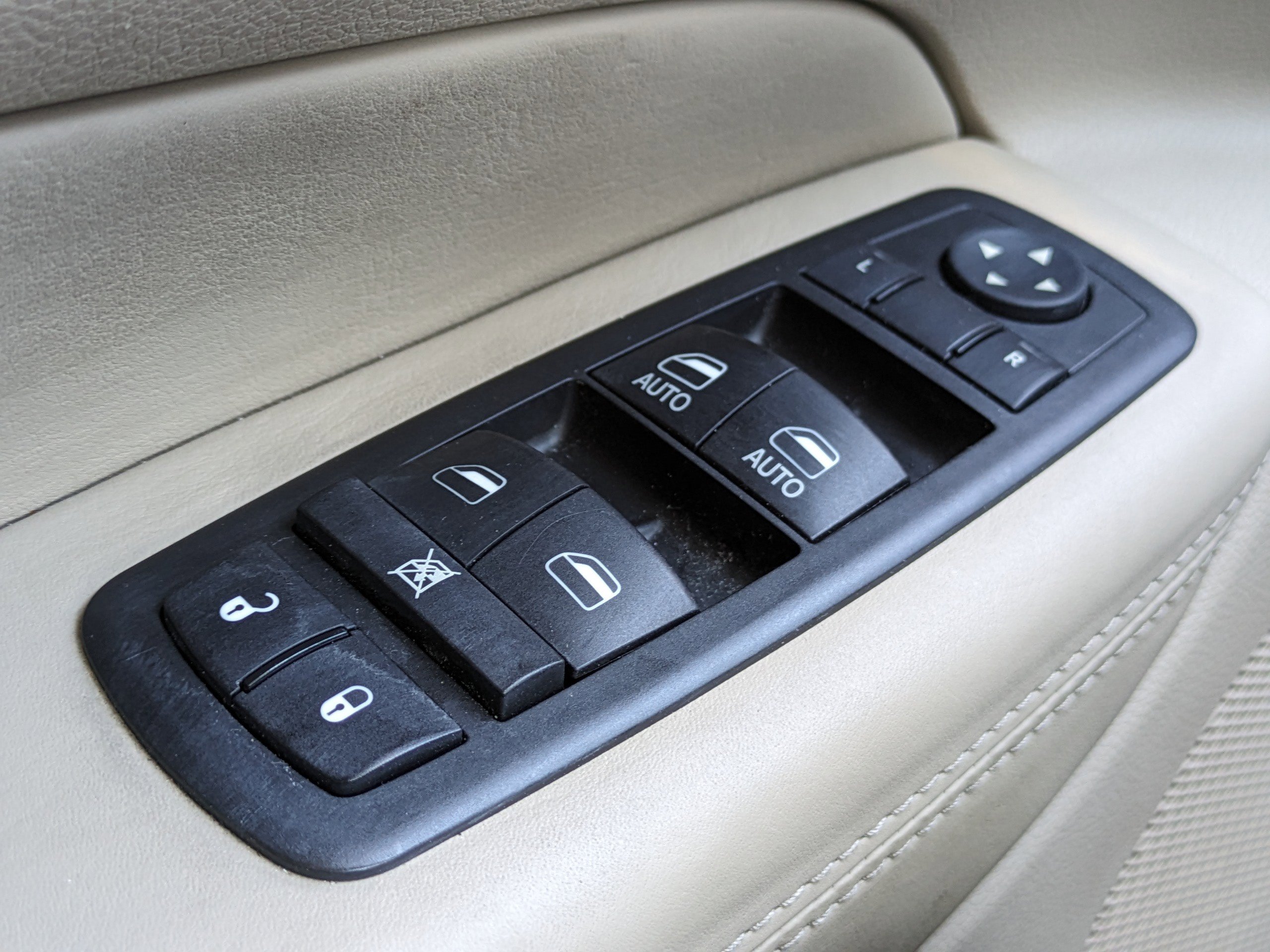 2013 Jeep Grand Cherokee Overland photo 26