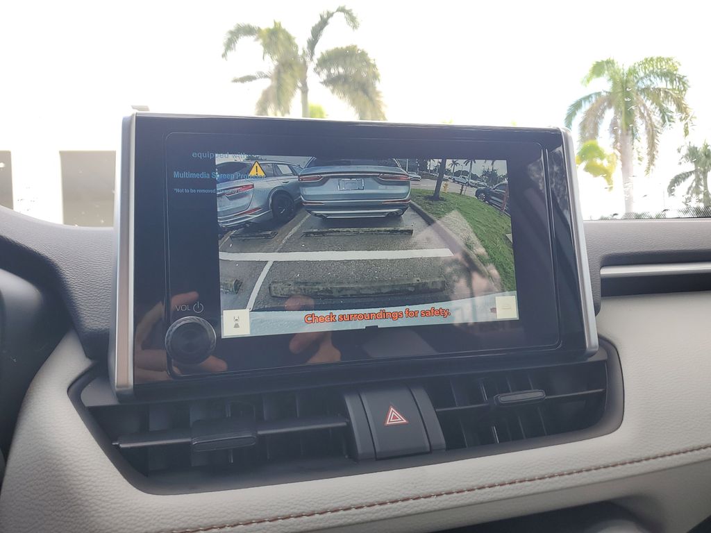 2025 Toyota RAV4 Hybrid XLE photo 20