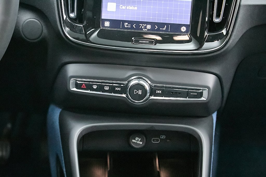 2023 VOLVO XC40 - Image 29