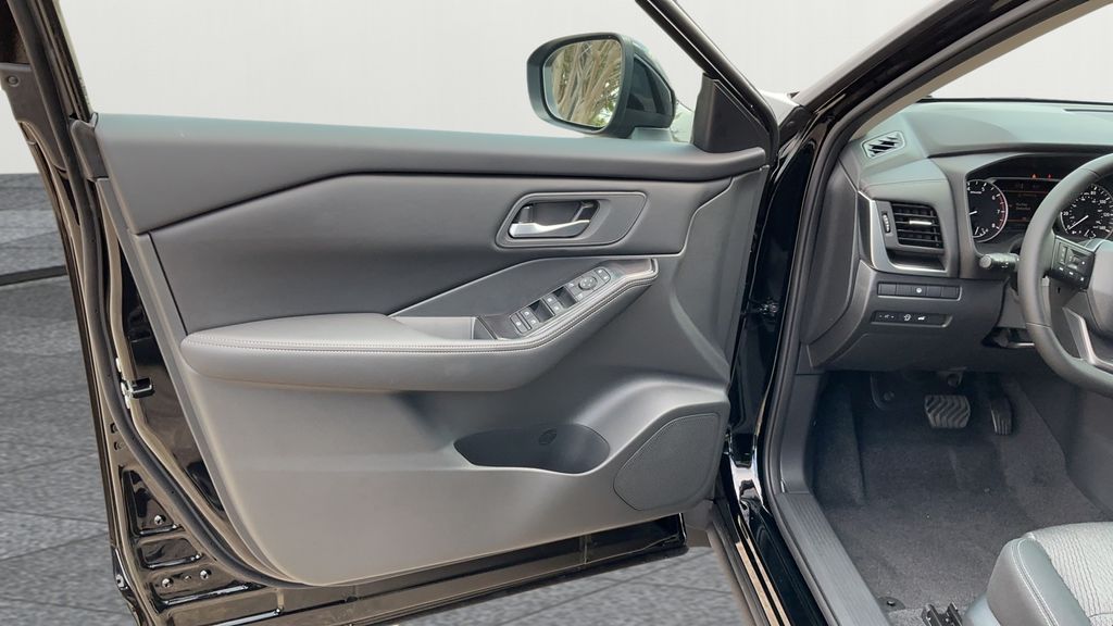 2026 Nissan Rogue SV photo 21