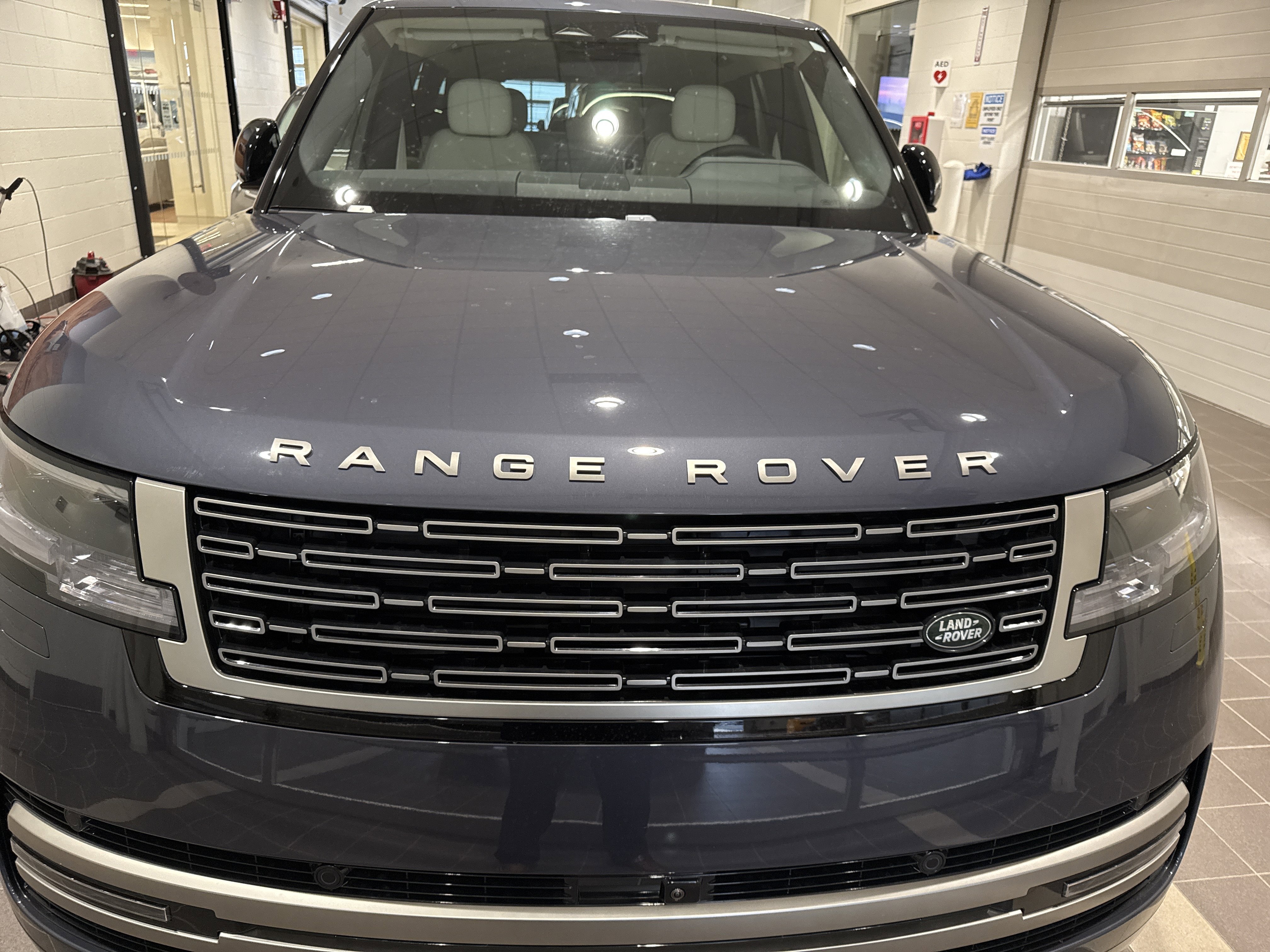 2025 Land Rover Range Rover SE's photo