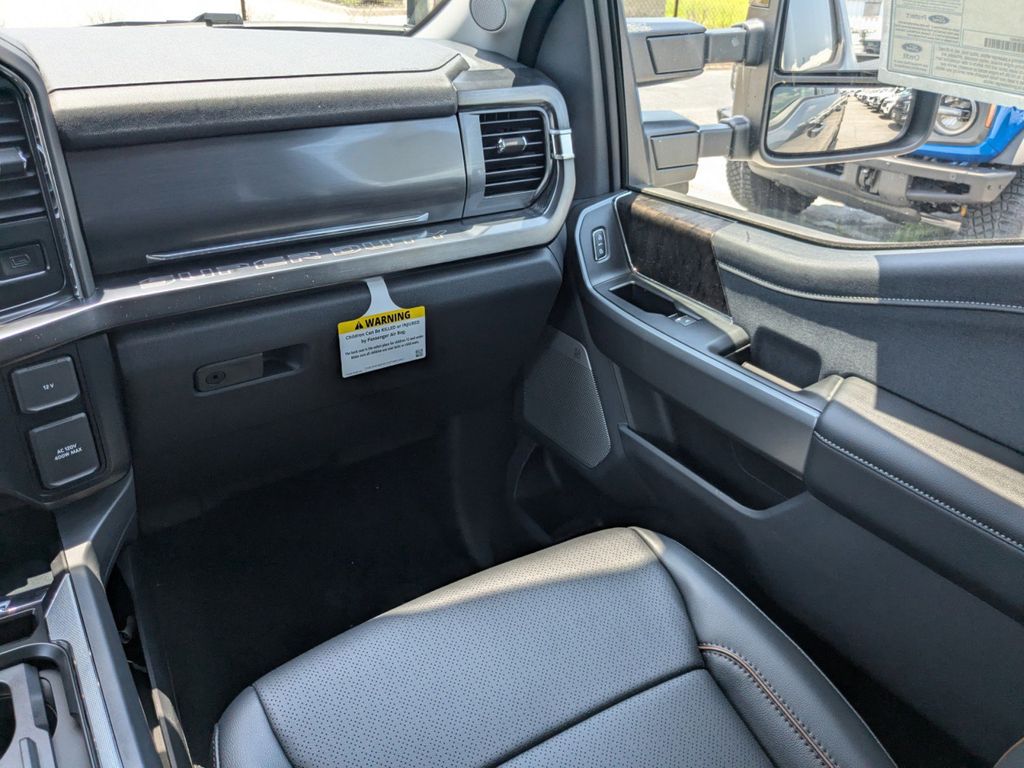 2025 Ford F-250 Lariat photo 18