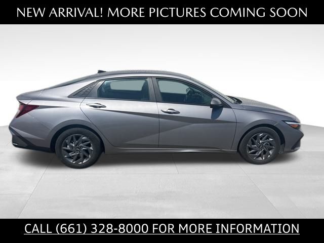2024 Hyundai Elantra SEL photo 2