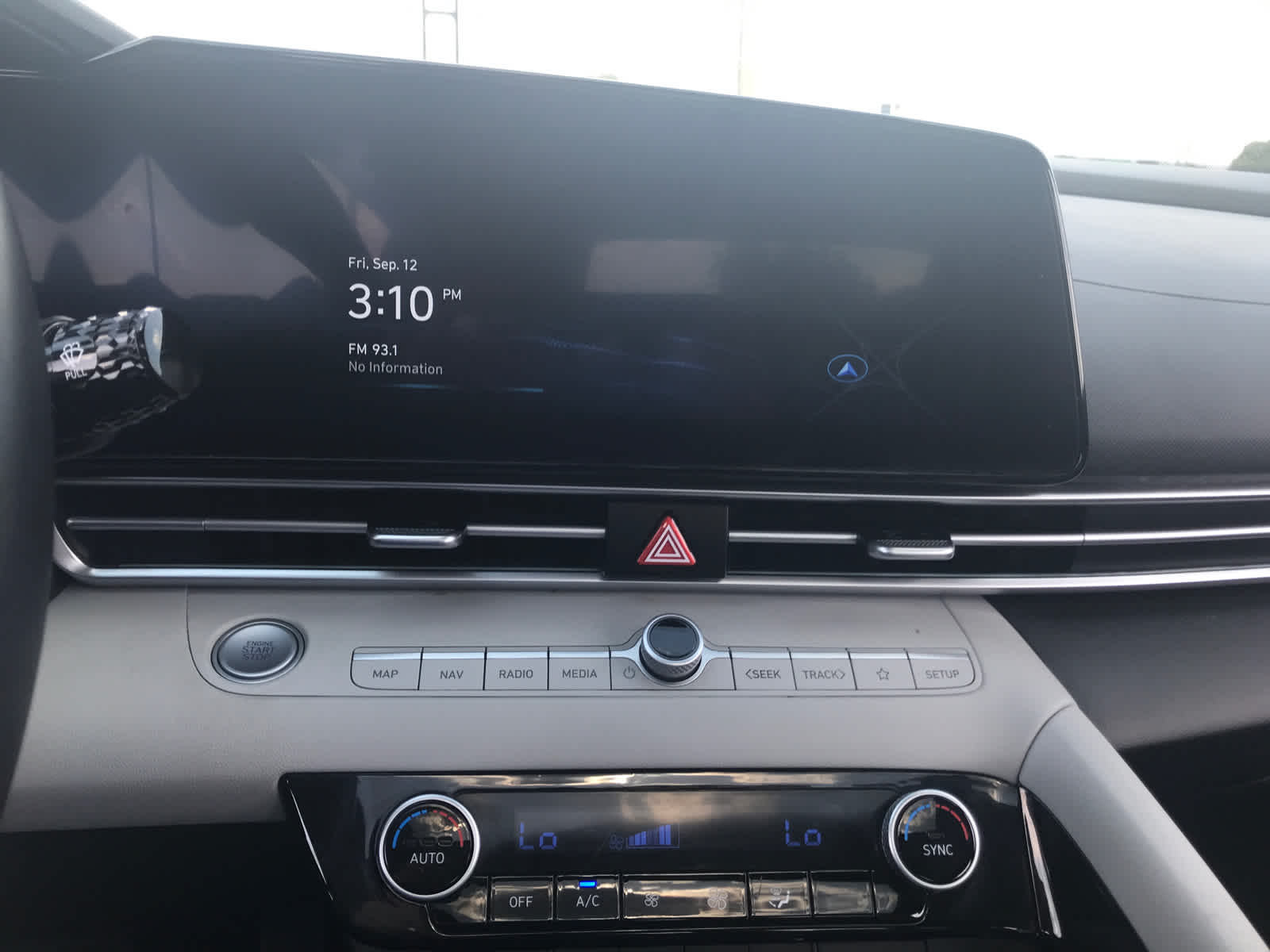 2024 Hyundai Elantra Limited photo 17