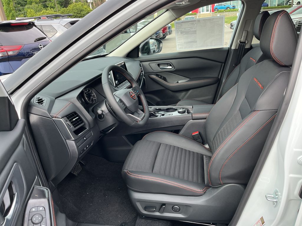 2026 Nissan Rogue SV photo 2