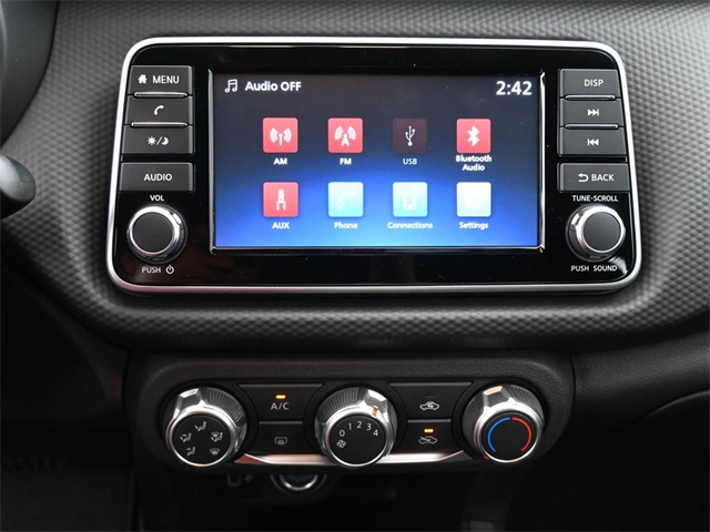 2025 Nissan Kicks Play S photo 4