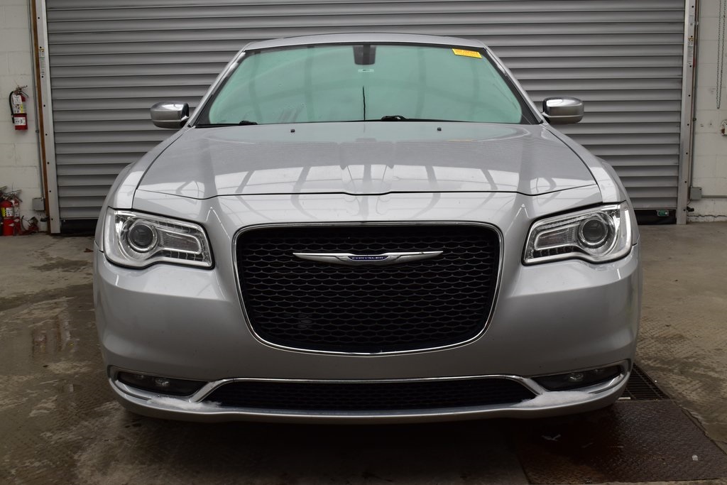 2020 Chrysler 300 Limited photo 2
