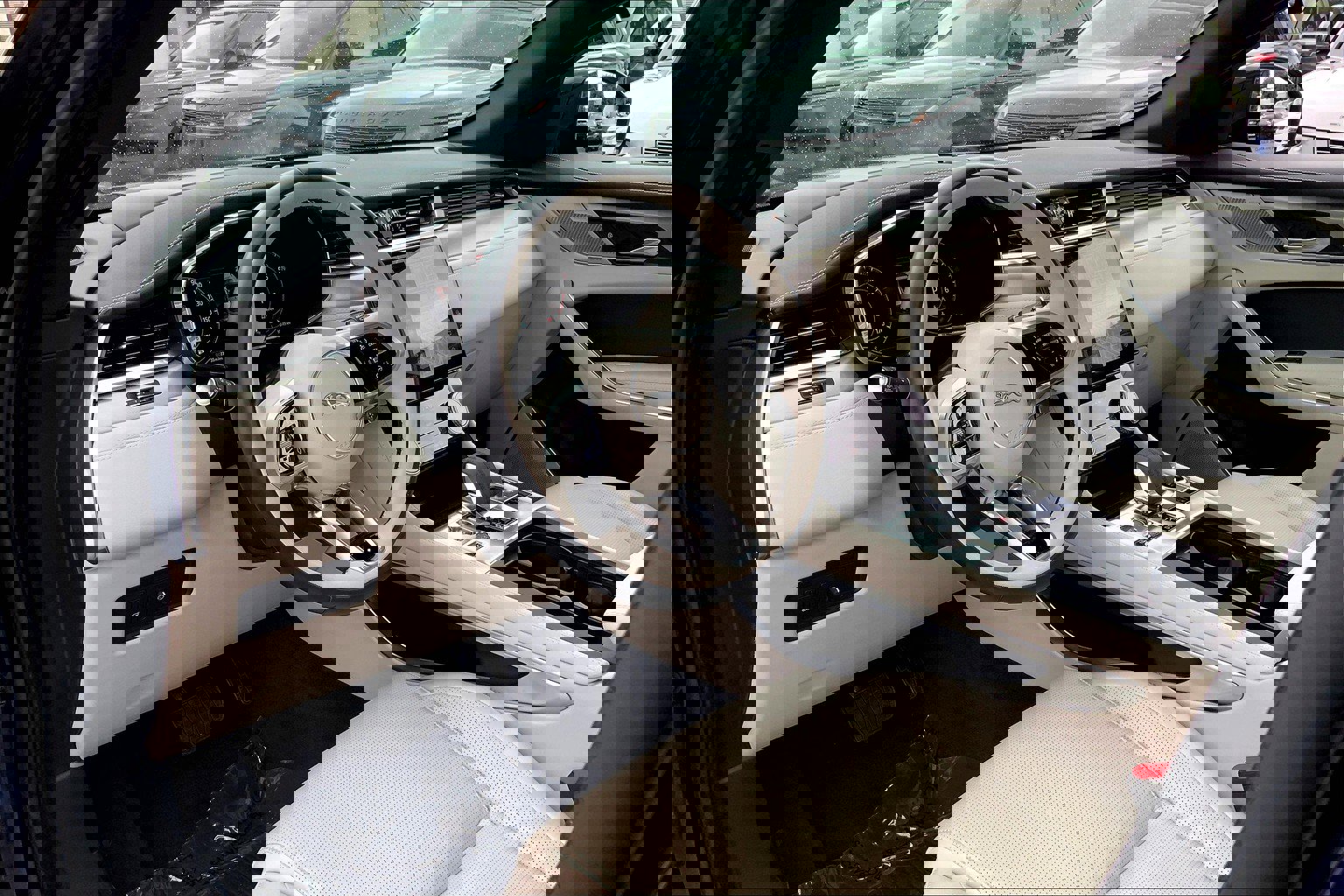 2025 Jaguar F-PACE P250 R-Dynamic S photo 14