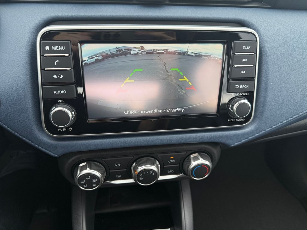2025 Nissan Versa 1.6 SV photo 18