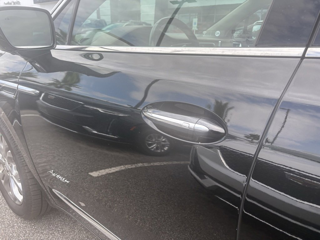 2020 Buick Enclave Avenir photo 2