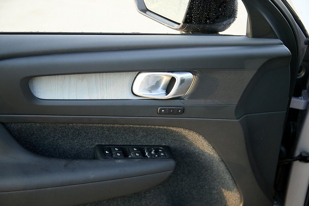 2026 VOLVO XC40 - Image 11