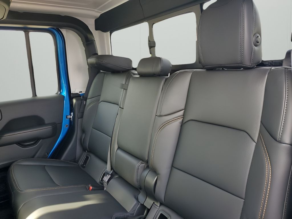 2025 Jeep Gladiator Sport photo 16