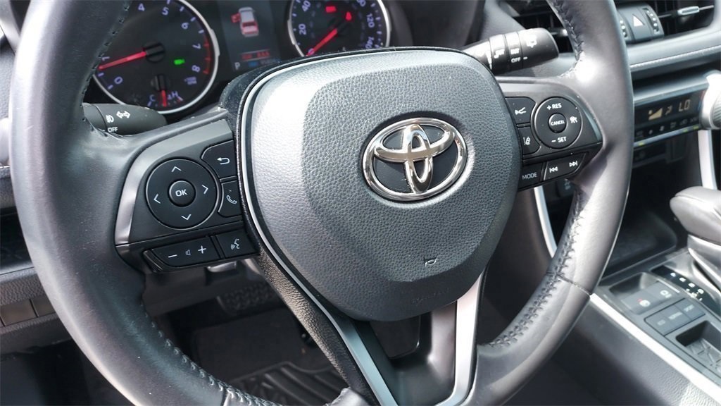 2019 Toyota RAV4 XLE Premium photo 11