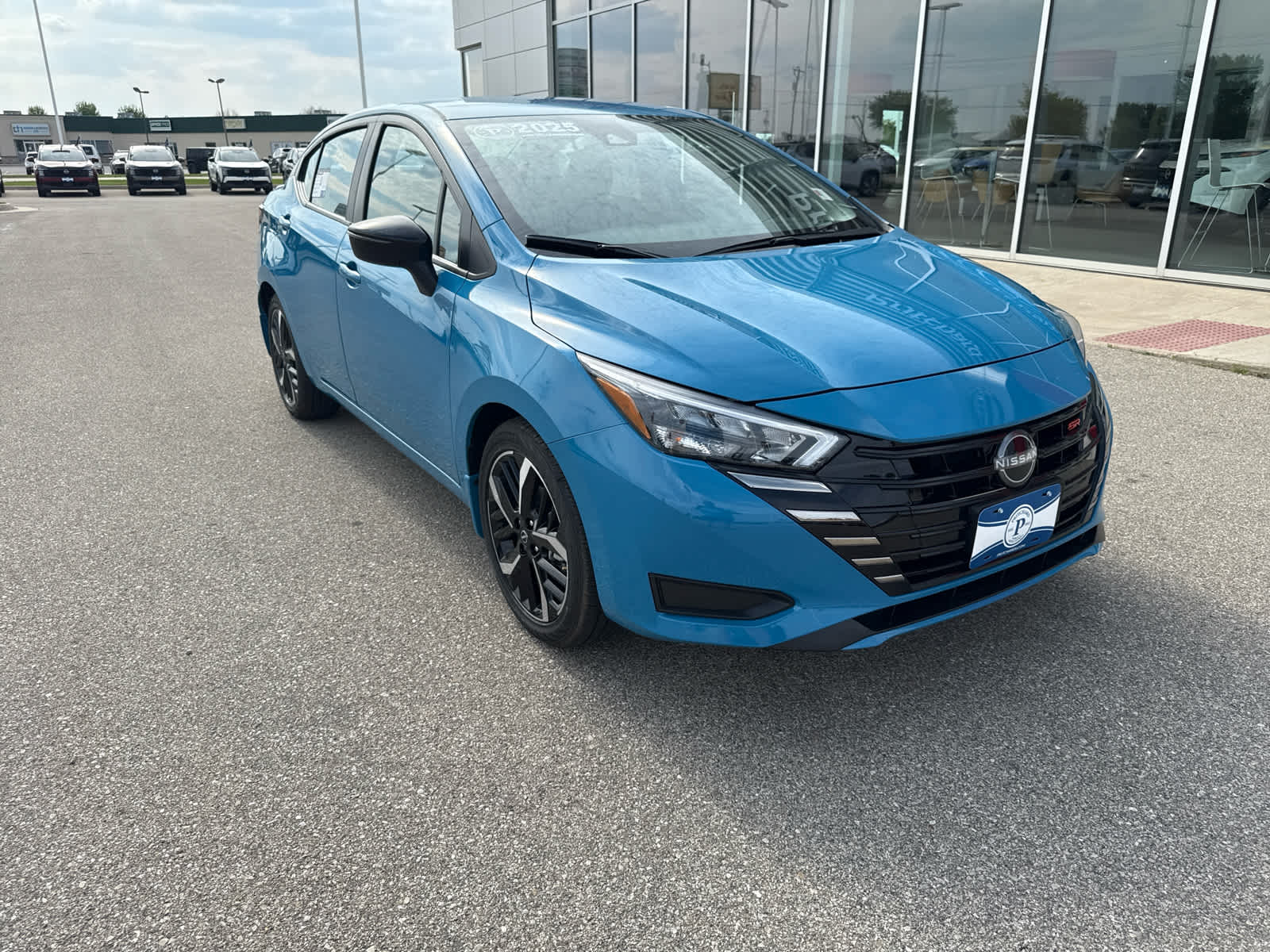 2025 Nissan Versa SR photo 3