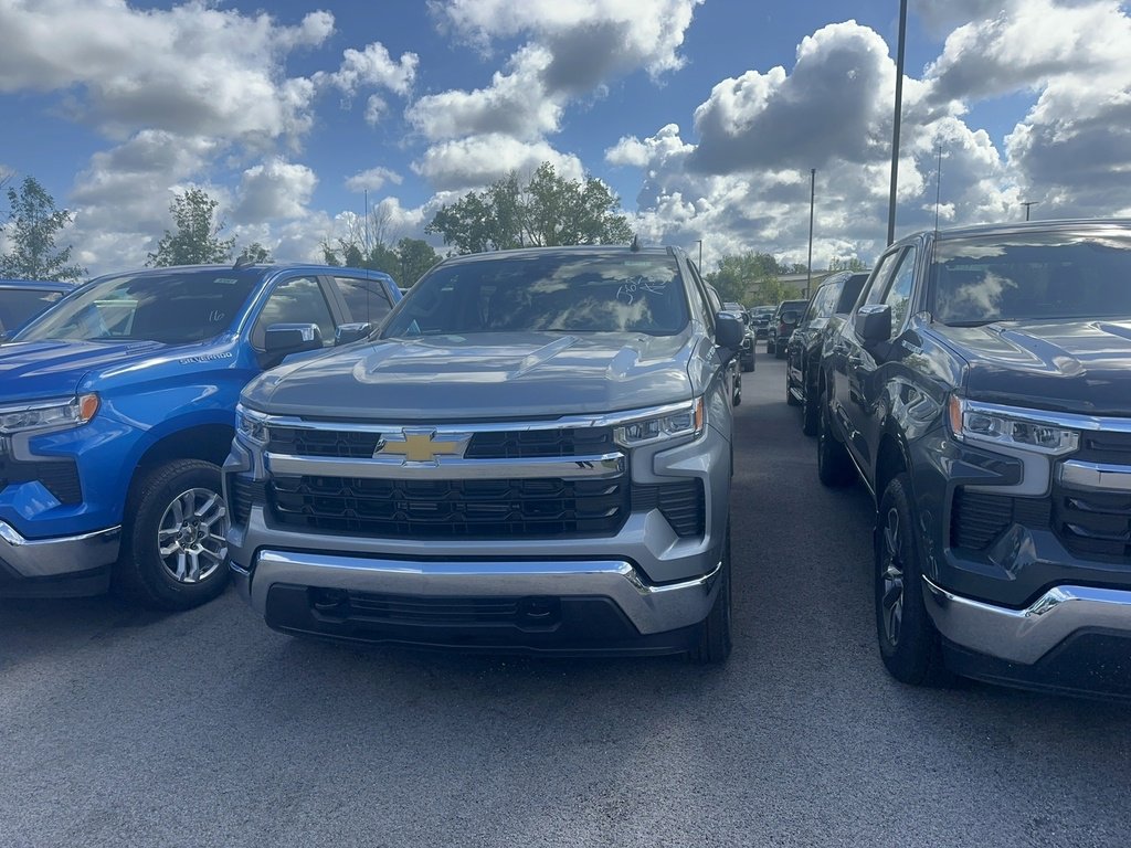 2026 Chevrolet Silverado 1500 LT photo 2