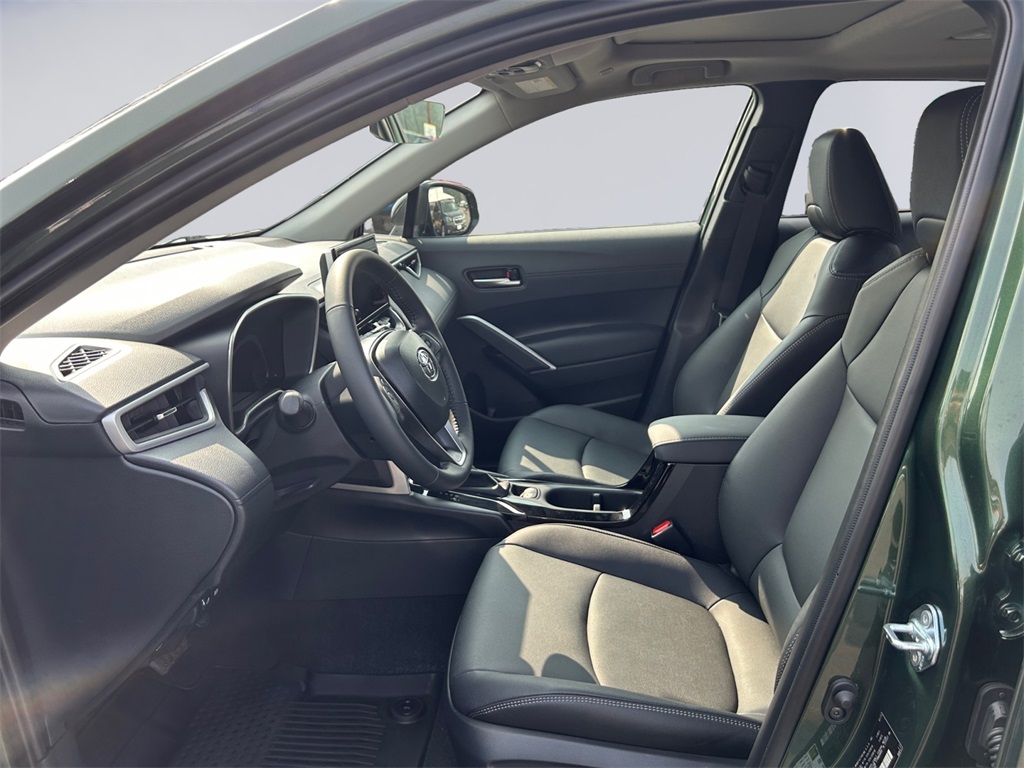 2025 Toyota Corolla Cross XLE photo 10