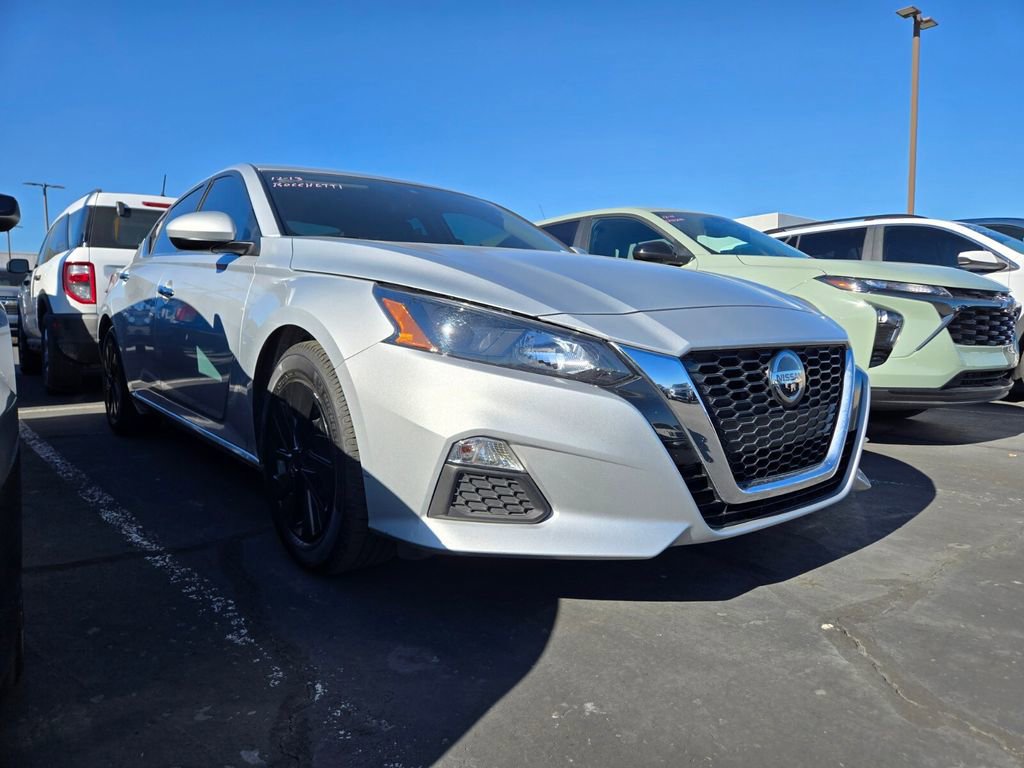 2022 Nissan Altima S's photo