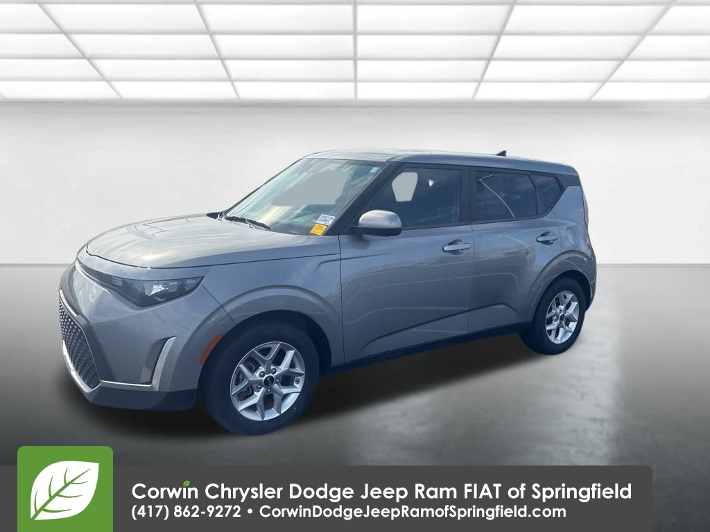 2023 Kia Soul LX photo 2