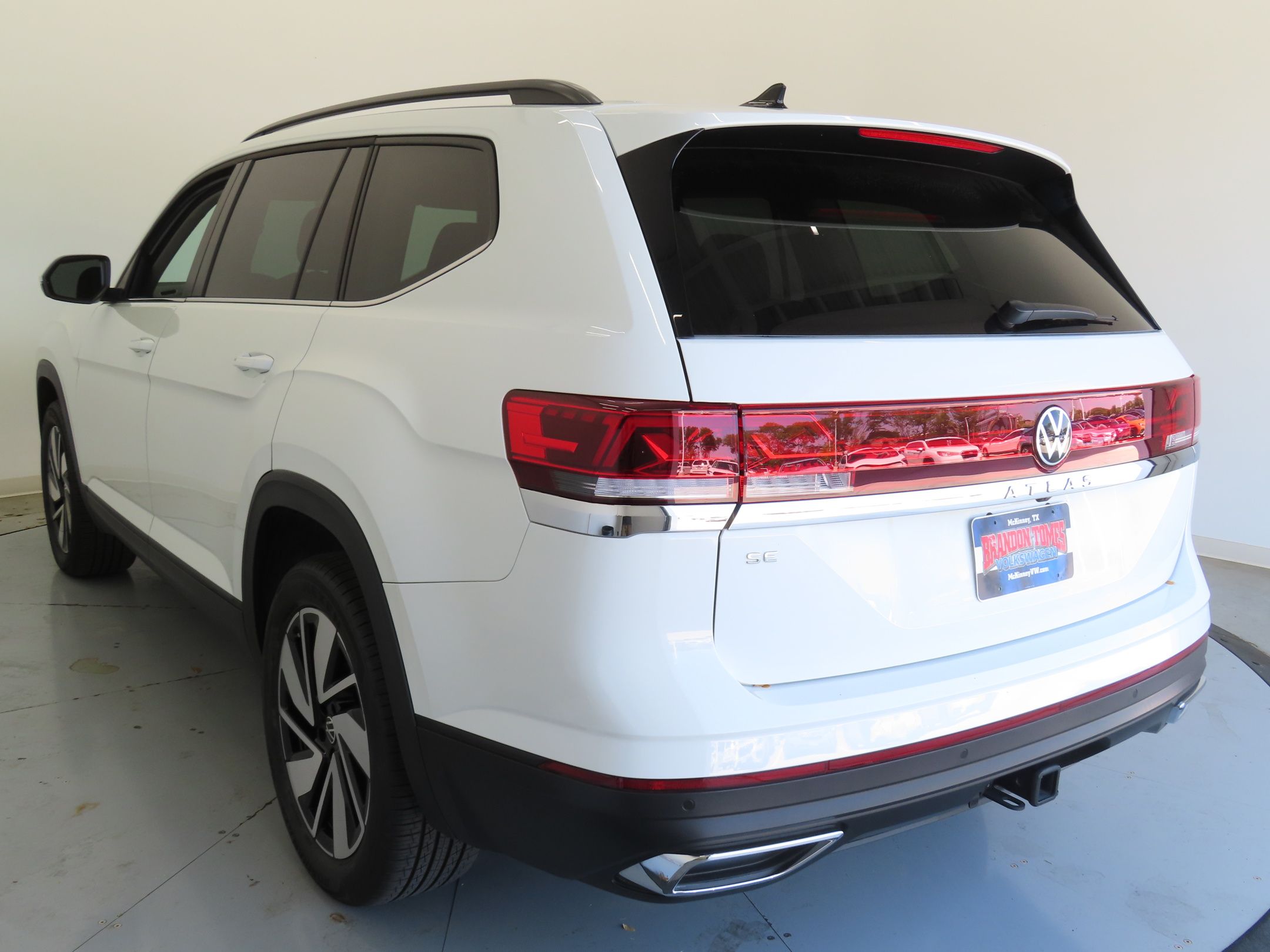 2025 Volkswagen Atlas SE Technology photo 5