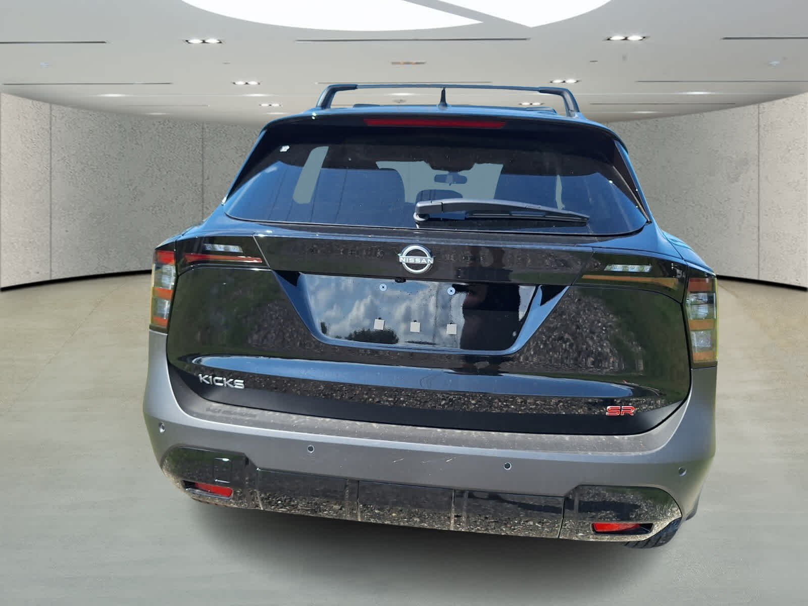 2026 Nissan Kicks SR photo 4