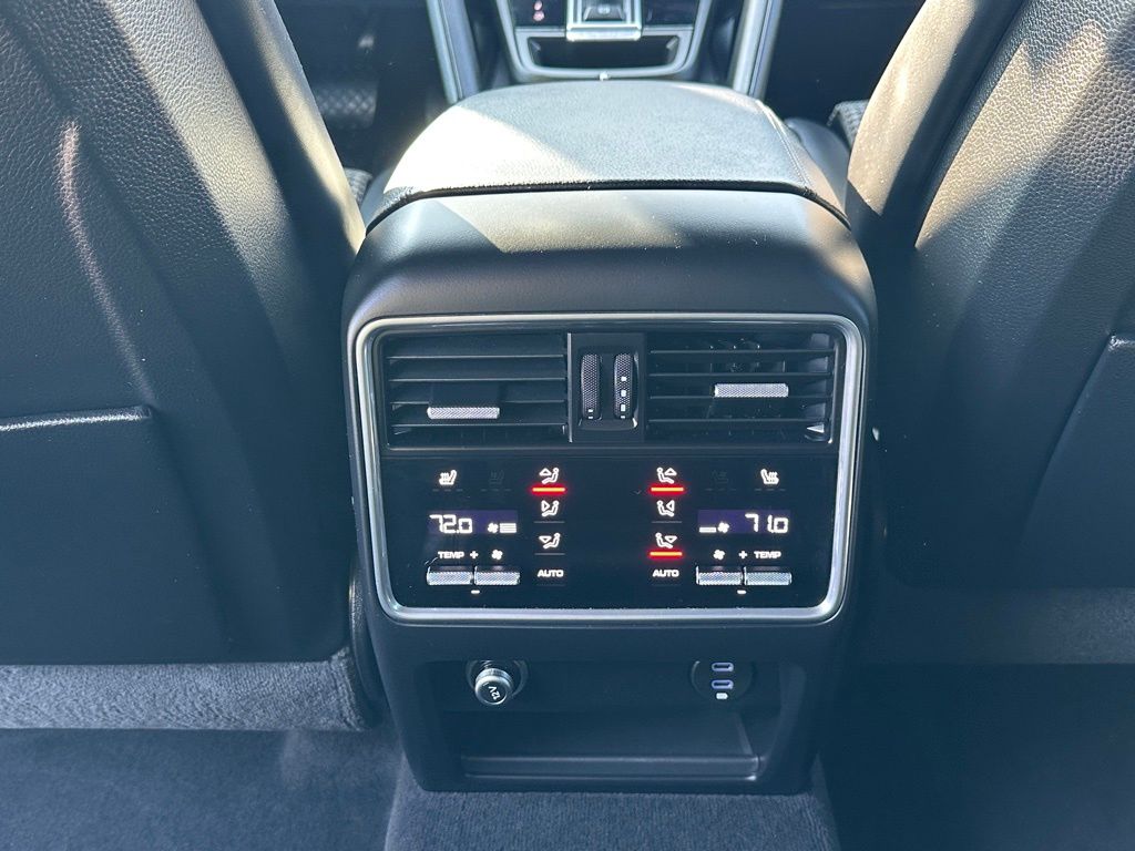 2022 Porsche Cayenne Coupe Base photo 28