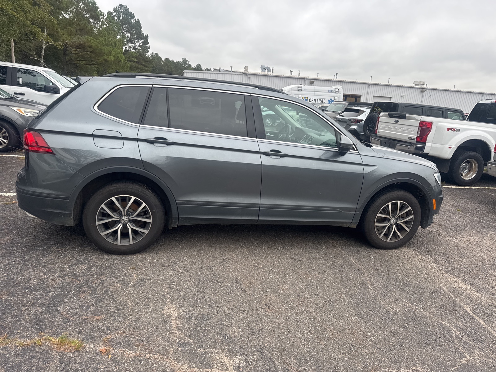 2019 Volkswagen Tiguan SE photo 5
