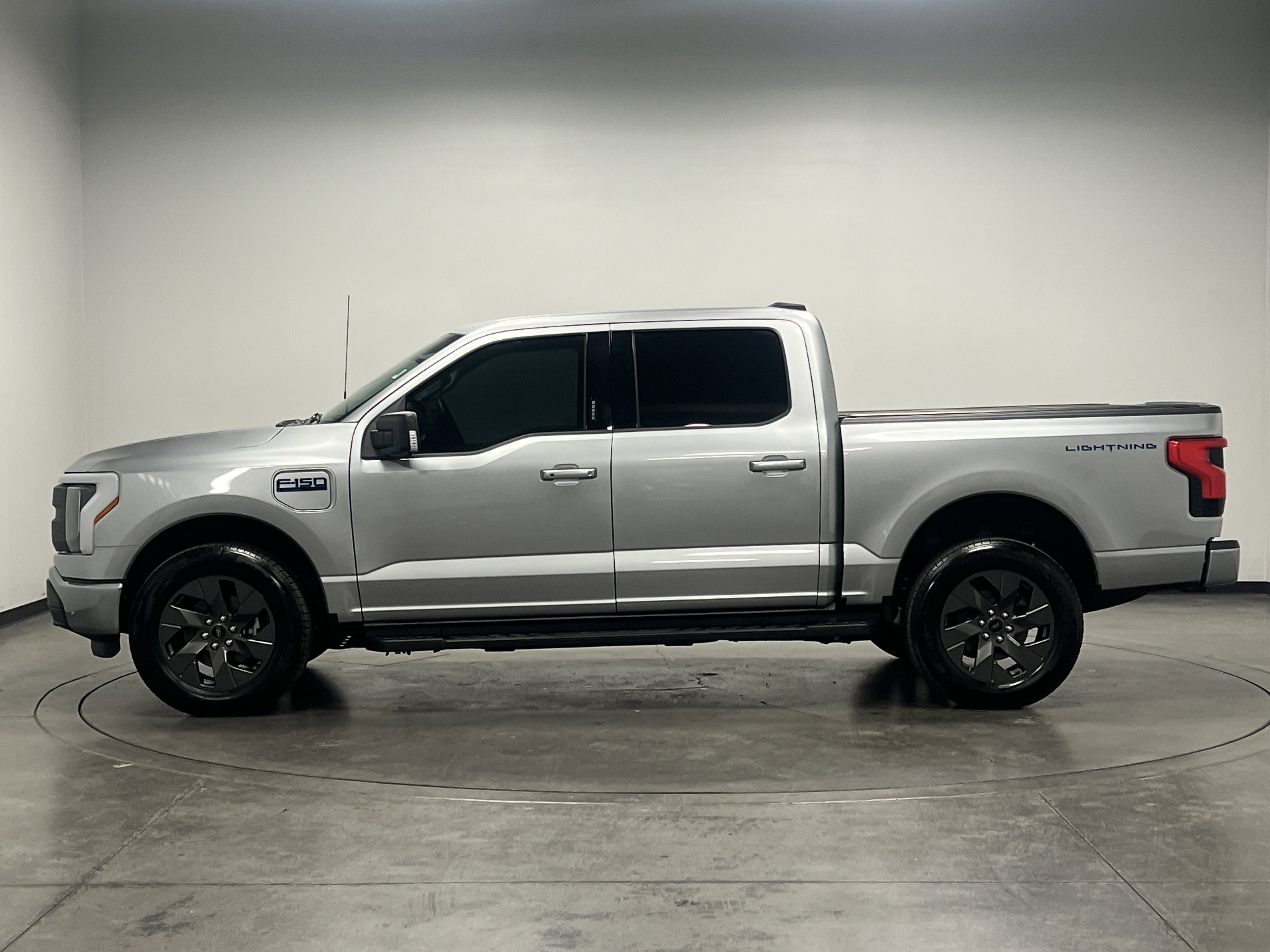 2024 Ford F-150 Lightning photo 4