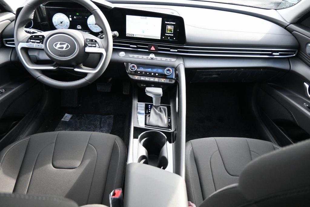 2025 Hyundai Elantra SEL Convenience photo 10