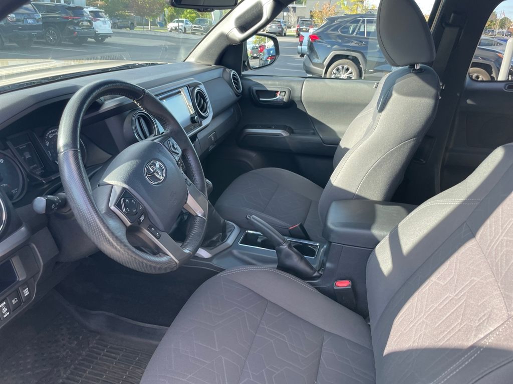 2019 Toyota Tacoma TRD Sport photo 28