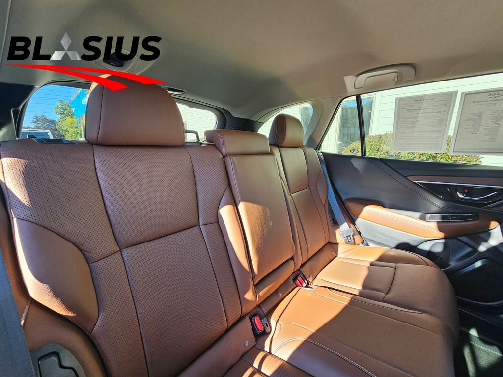 2022 Subaru Outback Touring XT photo 16