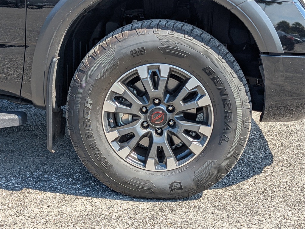 2024 Nissan Titan PRO-4X photo 11