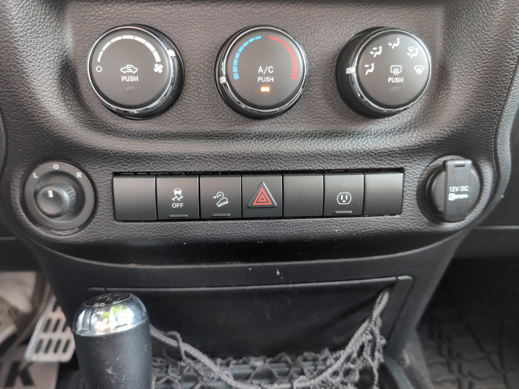 2017 Jeep Wrangler Unlimited Rubicon photo 18